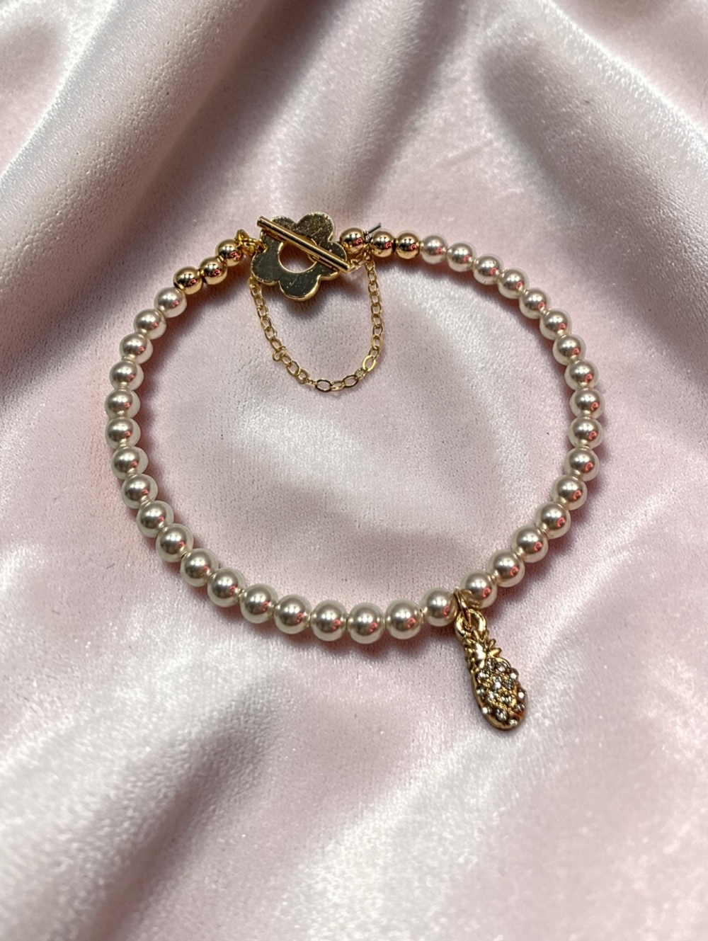 Opalescent Pearl Beaded Bracelet with Pineapple Charm by Fucci Minnulli - Picture 5 of 5